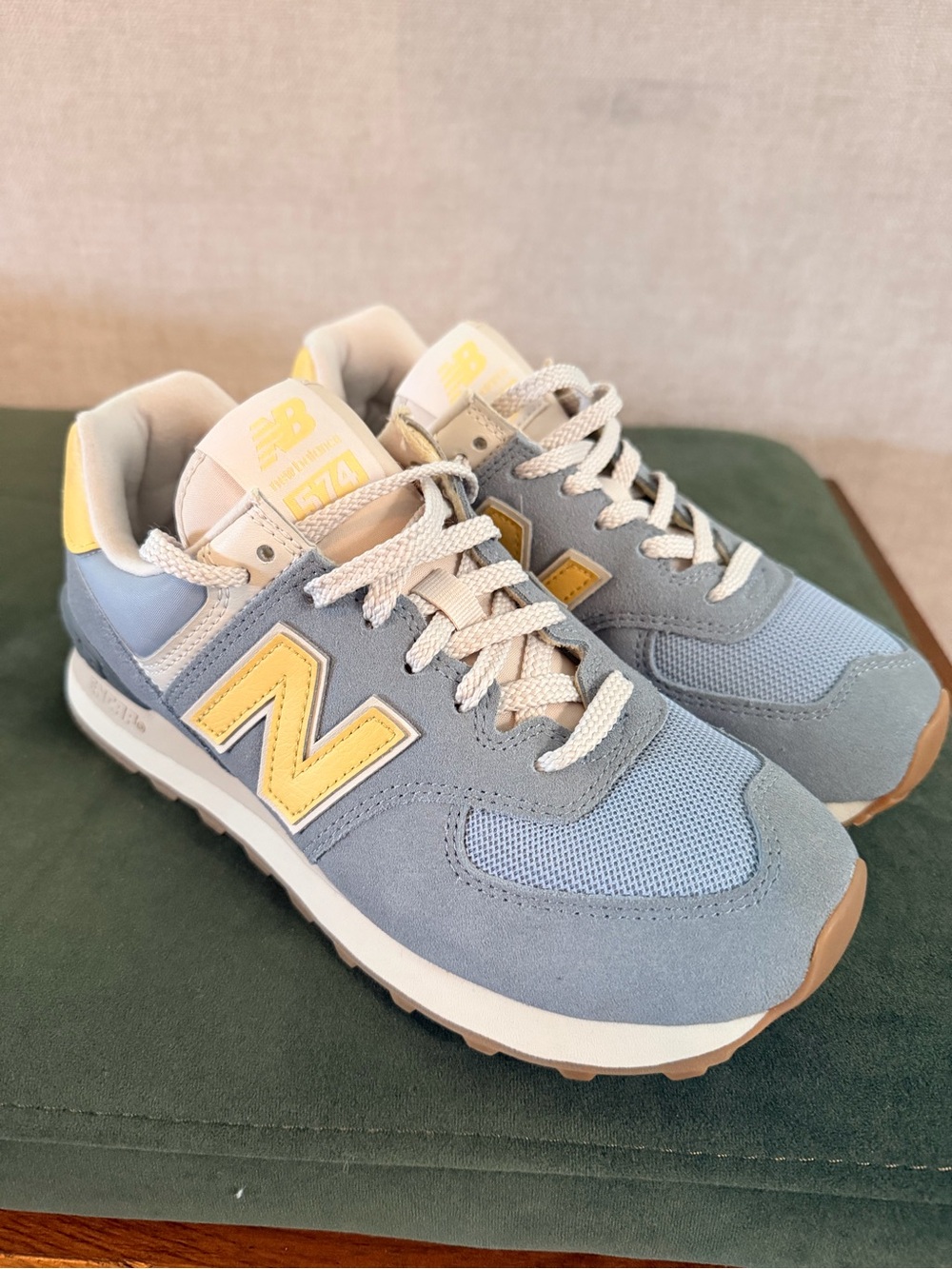 New Balance 574 Women's Sneakers - size 7.5 - Pale Blue and  Butter Yellow - Picture 2 of 9